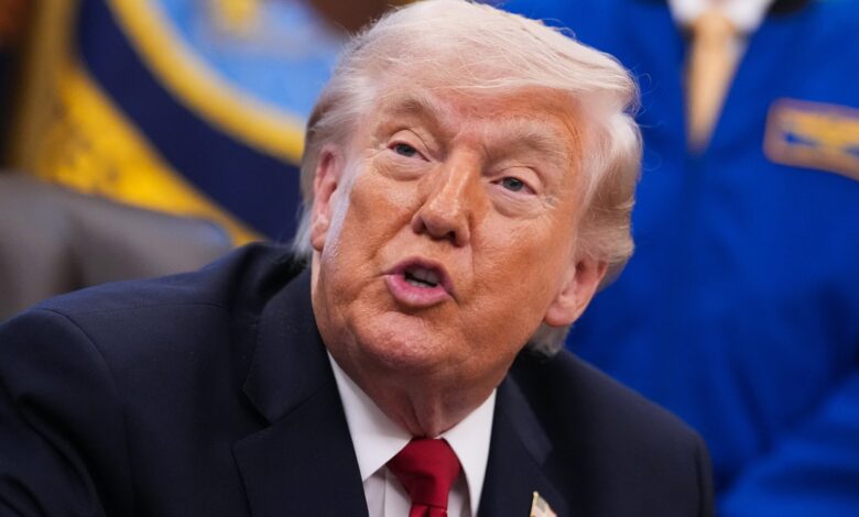 Senate Democrats press White House over loosened record-keeping policy