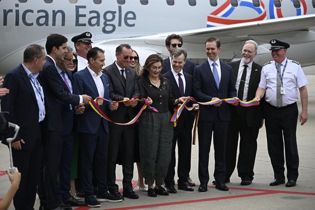 Trump admin. officials fly on first direct commercial flight between US and Venezuela in 7 years