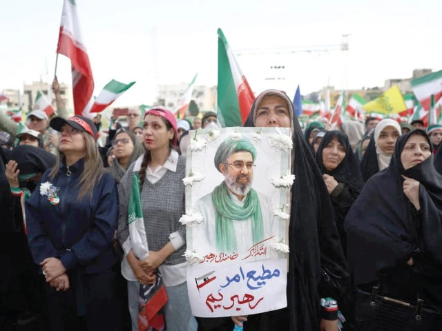 Trump holds talks on prolonged Iran blockade | The Express Tribune