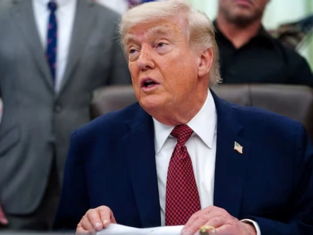 Trump to put his picture in US passports | The Express Tribune
