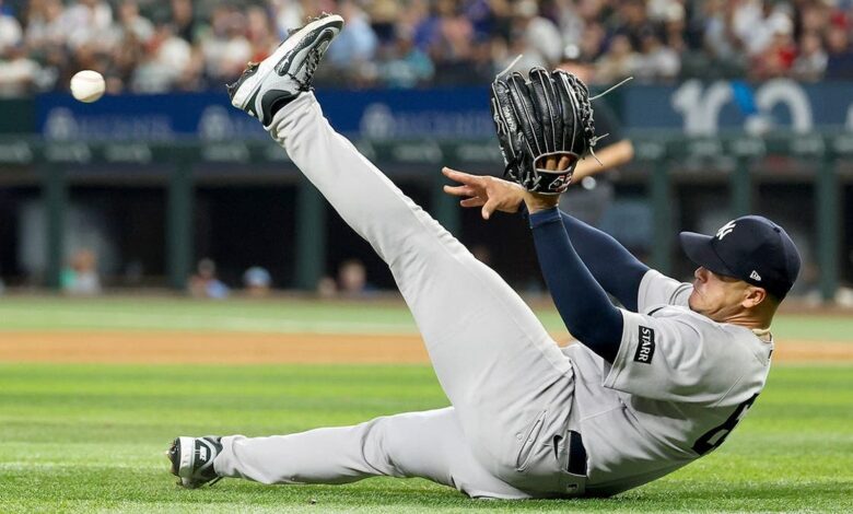 Yankees reliever Fernando Cruz makes dazzling sliding play on bunt in win vs Rangers