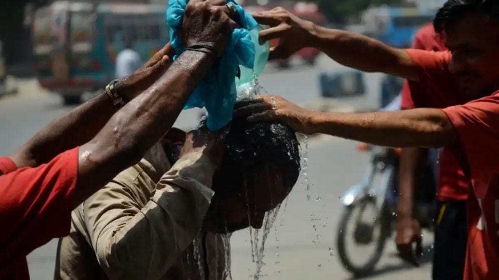 10 Dead as Heatwave Intensifies in Karachi