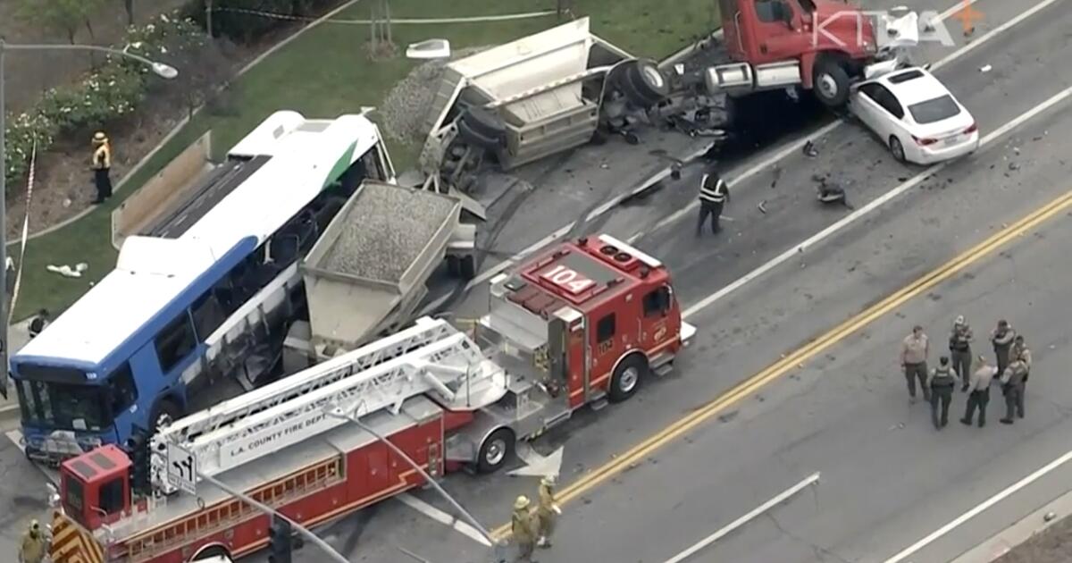 13 people injured, including 1 in critical condition after bus crash in Santa Clarita