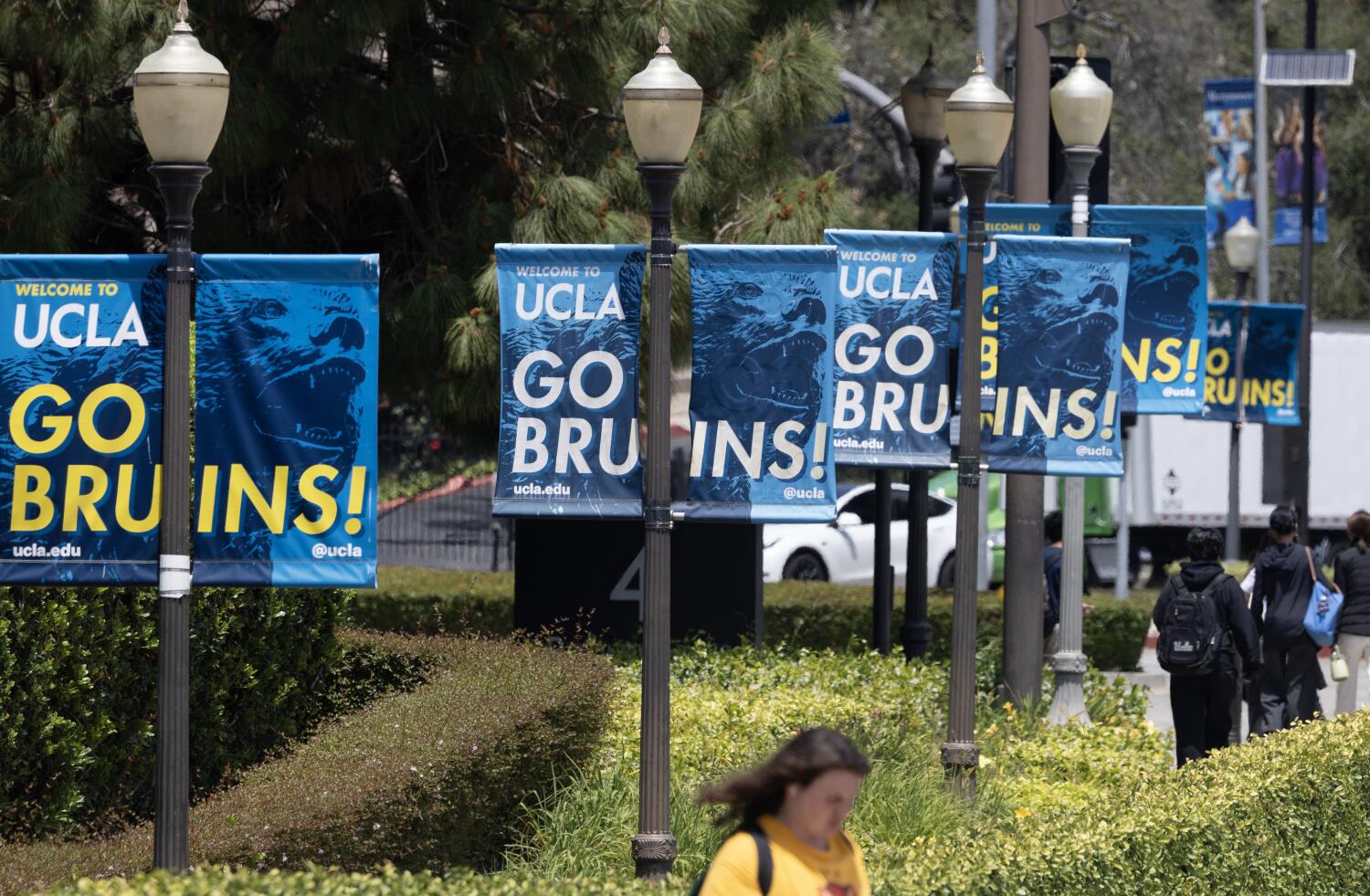 40,000 UC workers gird for a strike, disrupting medical services, cafeterias at all campuses