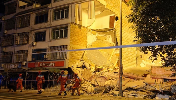 5.2-magnitude quake kills two in south China