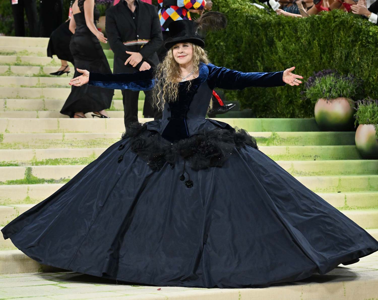 And Then Stevie Nicks Wore Zara-by-Galliano to Her First Met Gala – Go Fug Yourself