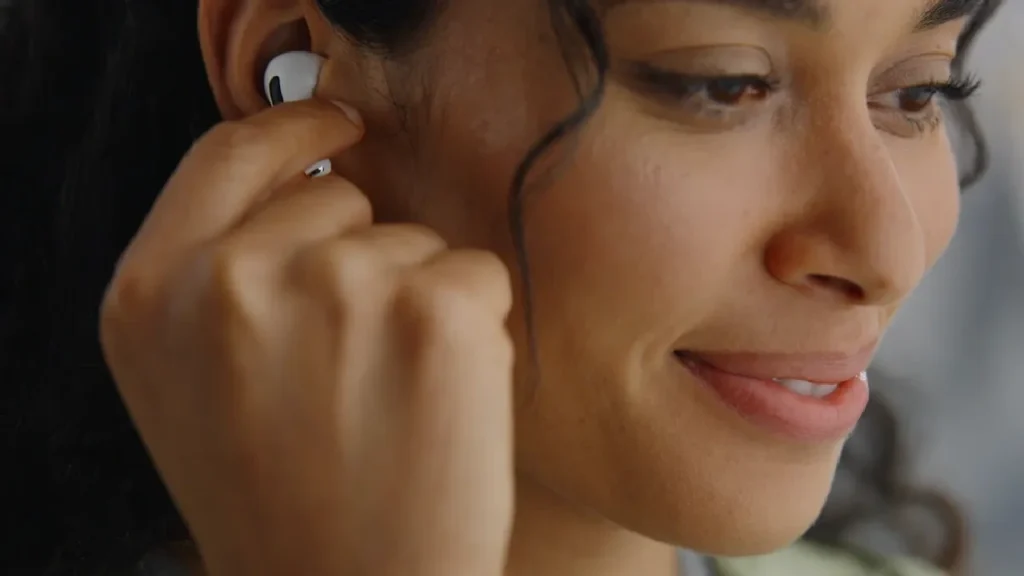 Apple Camera AirPods Could Massively Revolutionize AI Wearables