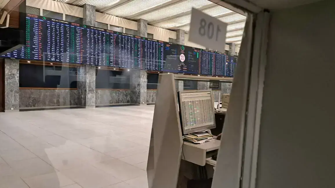 Buying continues at bourse, KSE-100 gains over 500 points