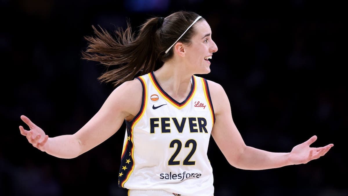 Caitlin Clark gets technical foul after tense interaction with referee in Fever win over Sparks