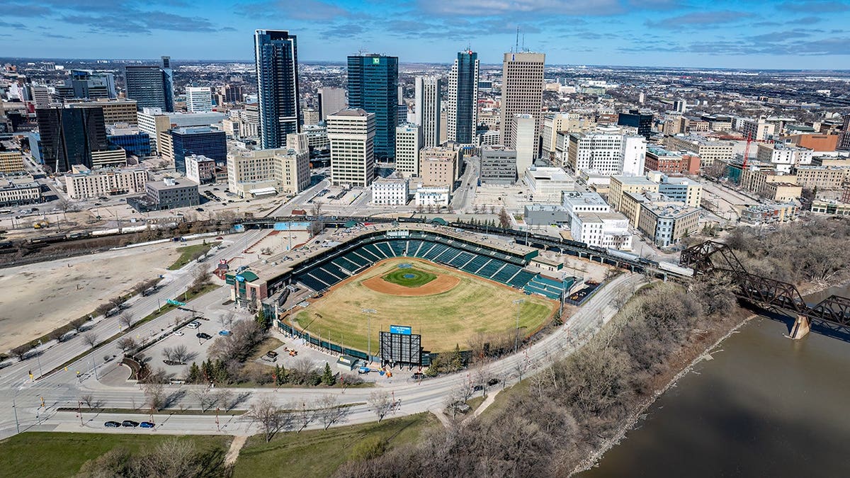 Canadian teen girl charged with arson after allegedly torching American baseball team’s charter bus