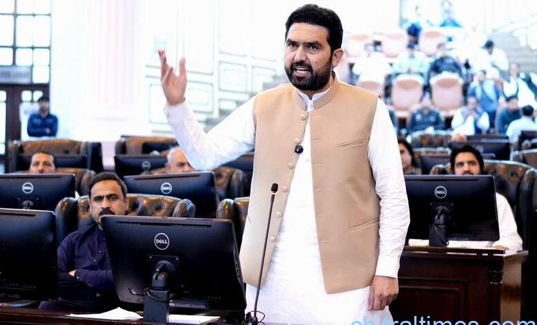 Chitral Times – صوبائی حکومت کا انوکھا احتجاج،  صوبہ بھر میں قلم چھوڑ ہڑتال کا اعلان 