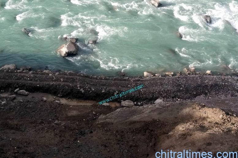 Chitral Times – پرواک تا سرغوز شندور متبادل سڑک کی بحالی التوا کا شکار، ڈی سی سے فوری نوٹس لینے کا مطالبہ