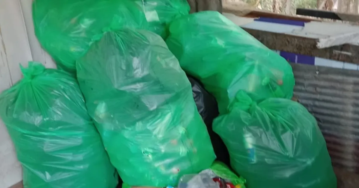 College Kids Turn 100 Kgs of Campus Waste Into T Shirts For Mumbai’s Slum Kids