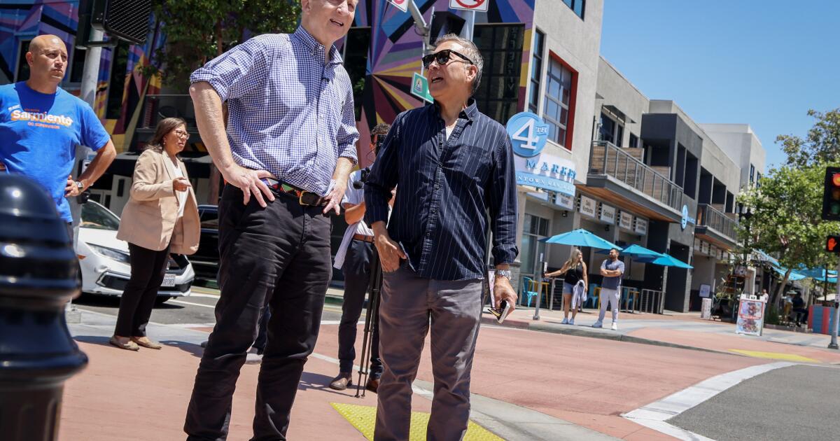 Commentary: Tom Steyer courts Latinos in Santa Ana. A young voter wonders if it’s just a show