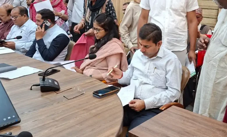 Dehradun Janta Darbar : बेटे ने माता-पिता को घर से निकाला, प्रशासन ने भरण-पोषण अधिनियम में दर्ज किया केस – Doon Horizon