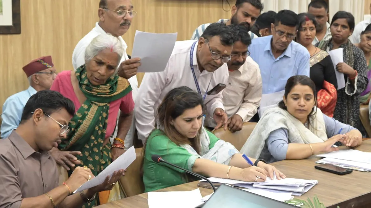 Dehradun Janta Darbar : स्कूल फीस से लेकर हाईटेंशन लाइन तक, देहरादून प्रशासन ने सुनीं 201 शिकायतें – Doon Horizon