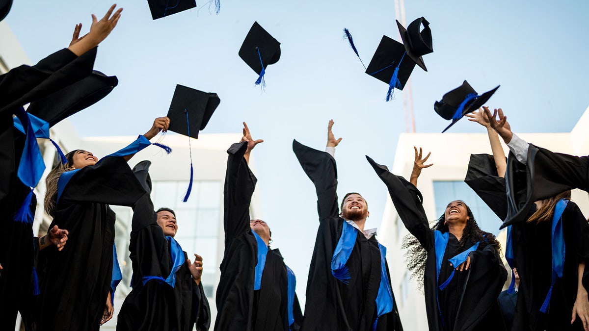 Democrats outnumber Republicans 6-to-1 among college graduation speakers, report finds