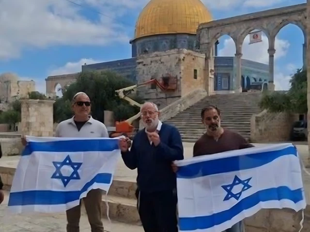 Dozens of Israeli occupiers storm Al-Aqsa Mosque compound under police protection | The Express Tribune