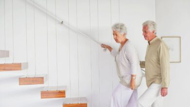 Early dementia warning sign that people often miss when going up or down stairs