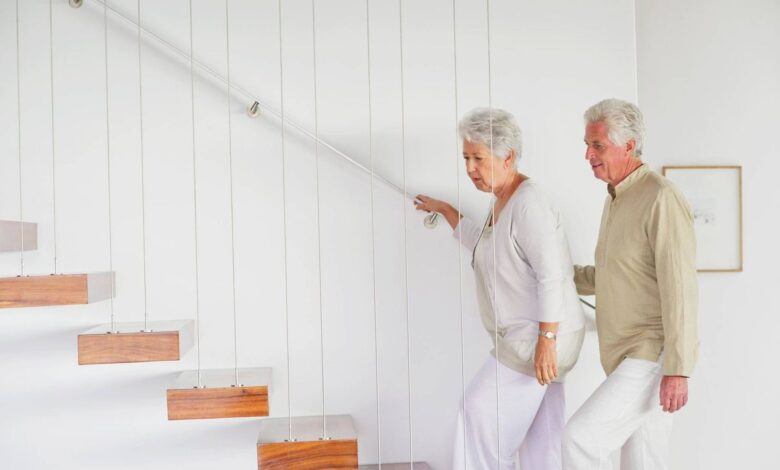 Early dementia warning sign that people often miss when going up or down stairs