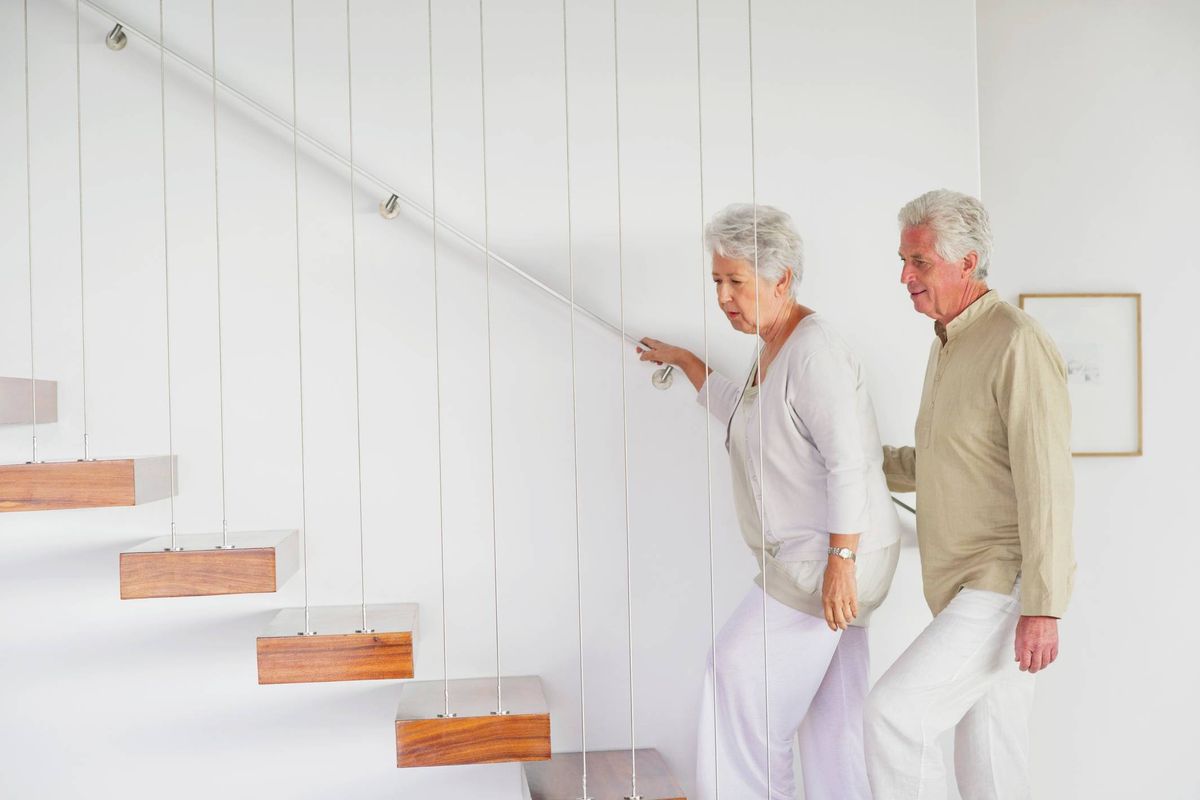 Early dementia warning sign that people often miss when going up or down stairs