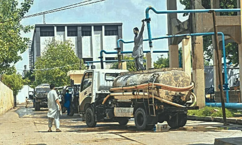 Eid with dry taps as Karachi water crisis enters second month