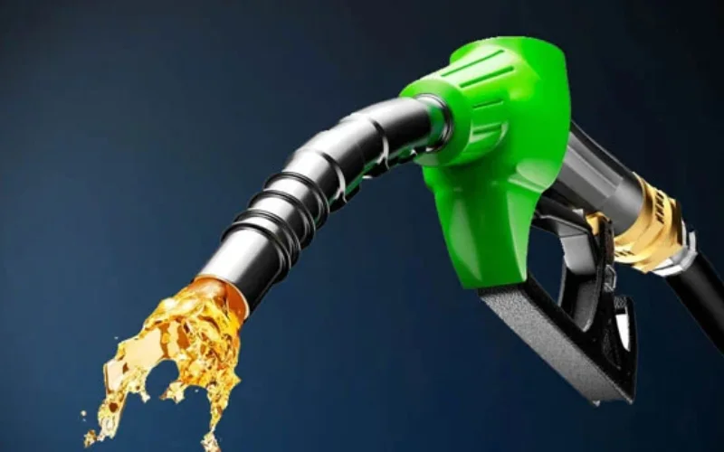 Federal Govt announces cut in petrol and diesel prices