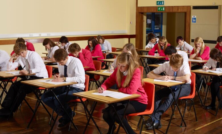 Female teacher struck off after relationship with student began in Leaving Cert summer