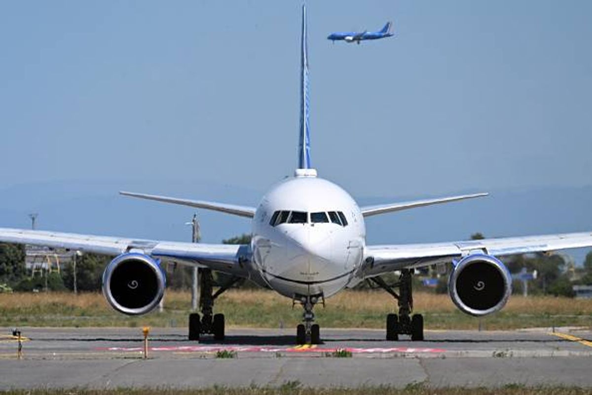 Flights cancelled as major airline goes into administration