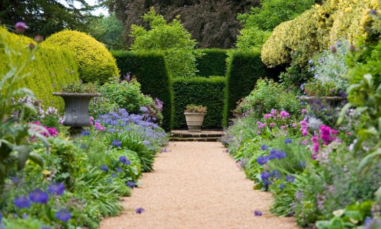 Former Royal Gardener shares the secret to having a garden just like the royals