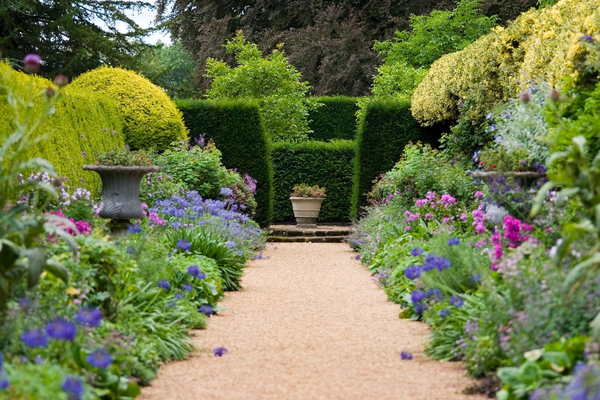 Former Royal Gardener shares the secret to having a garden just like the royals