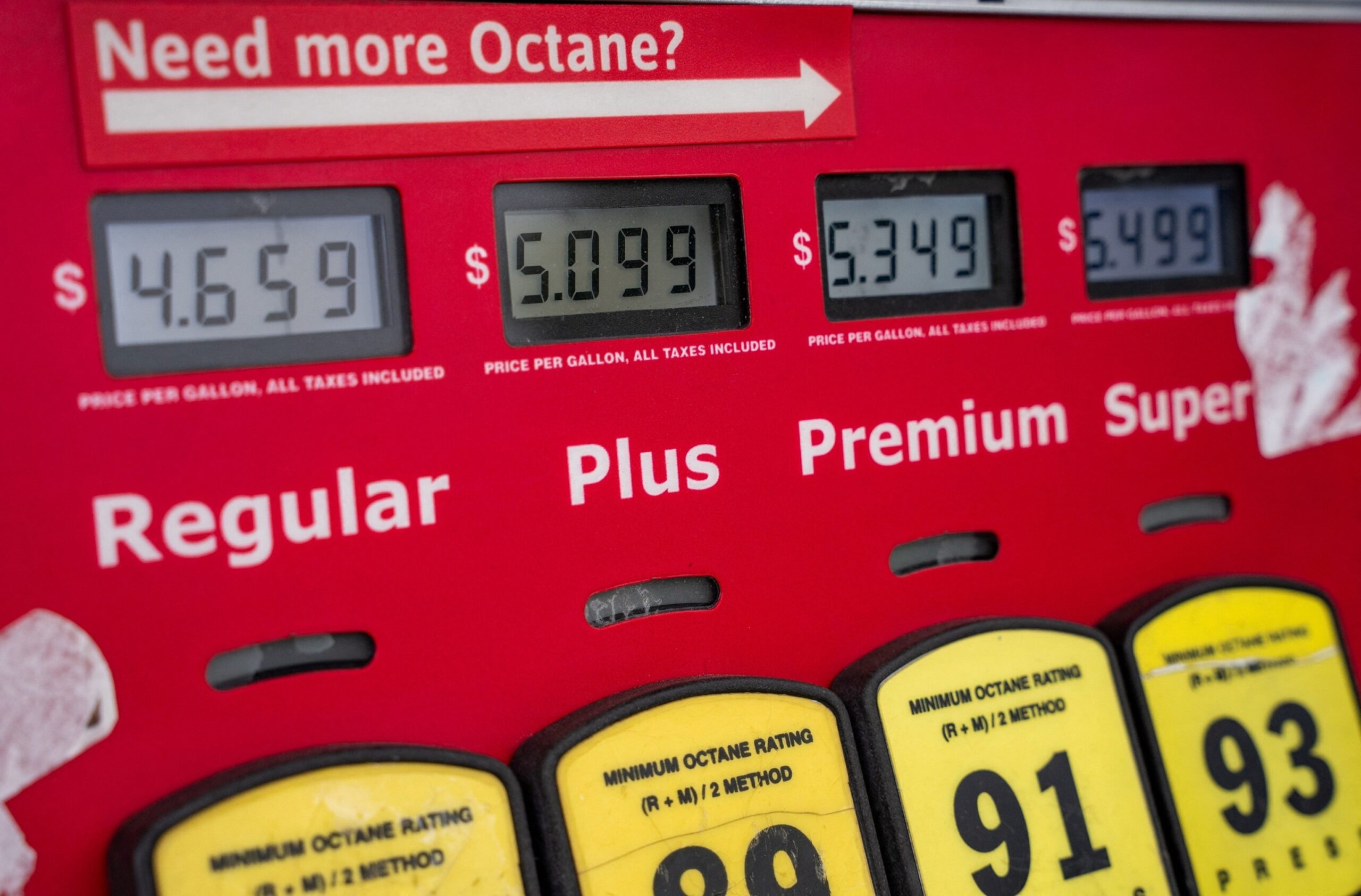 Gas prices near highest level in 4 years ahead of Memorial Day