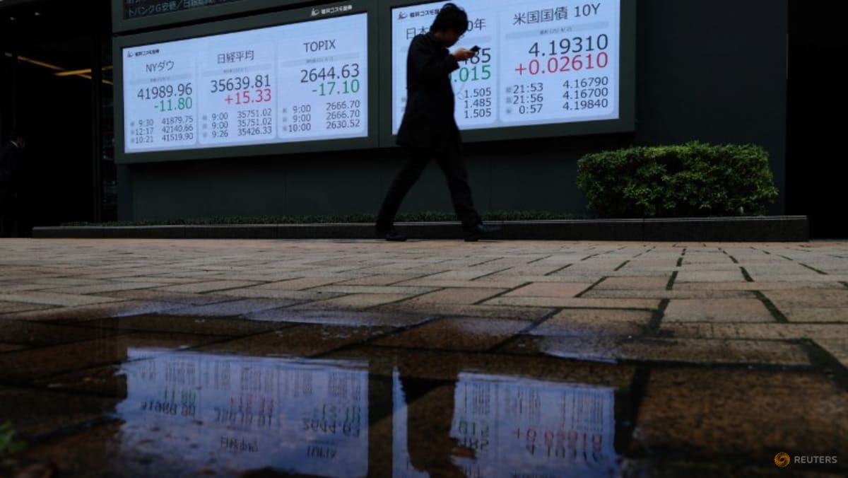 Global bonds tumble as flaring inflation spooks investors