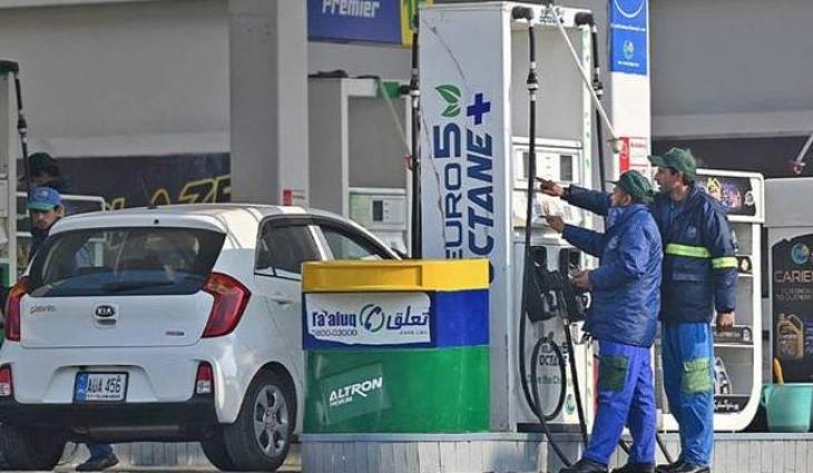 Govt reduces petrol, diesel prices by Rs5 per litre in Pakistan