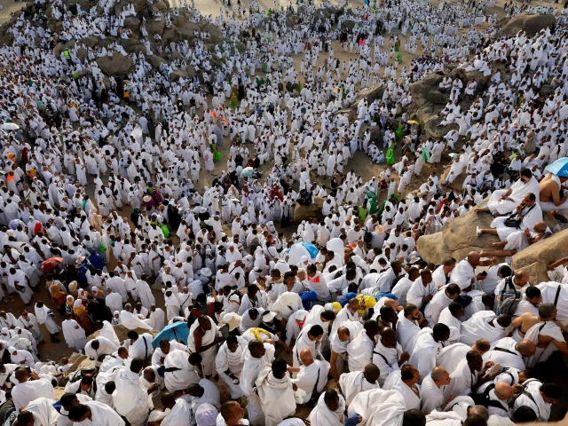 Hajj pilgrims stone the devil in final ritual | The Express Tribune