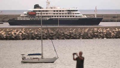 Hantavirus outbreak: Passengers evacuated from cruise ship to leave hospital after 72-hour quarantine – The Times of India