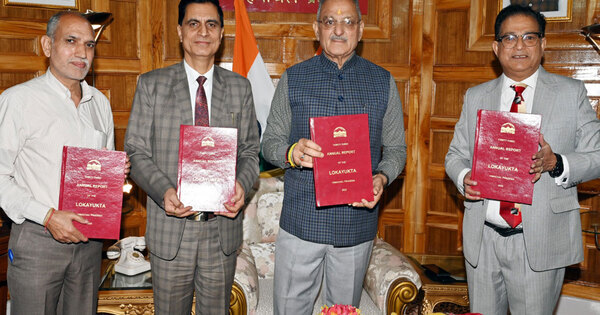Himachal Pradesh: Justice (Retd.) Chander Bhushan Barowalia calls on Governor