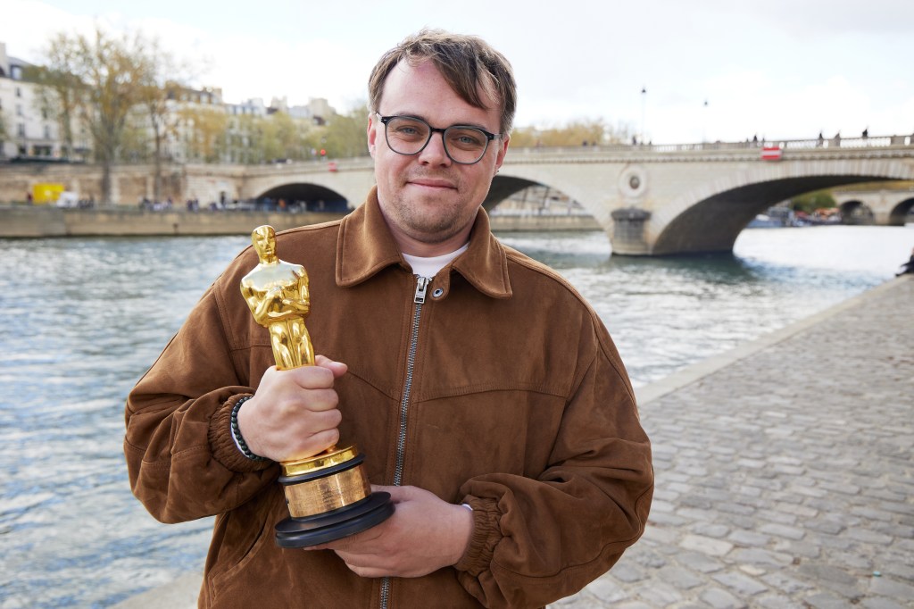 Hollywood ending for Oscar winner whose statuette vanished after TSA barred him from bringing it on board