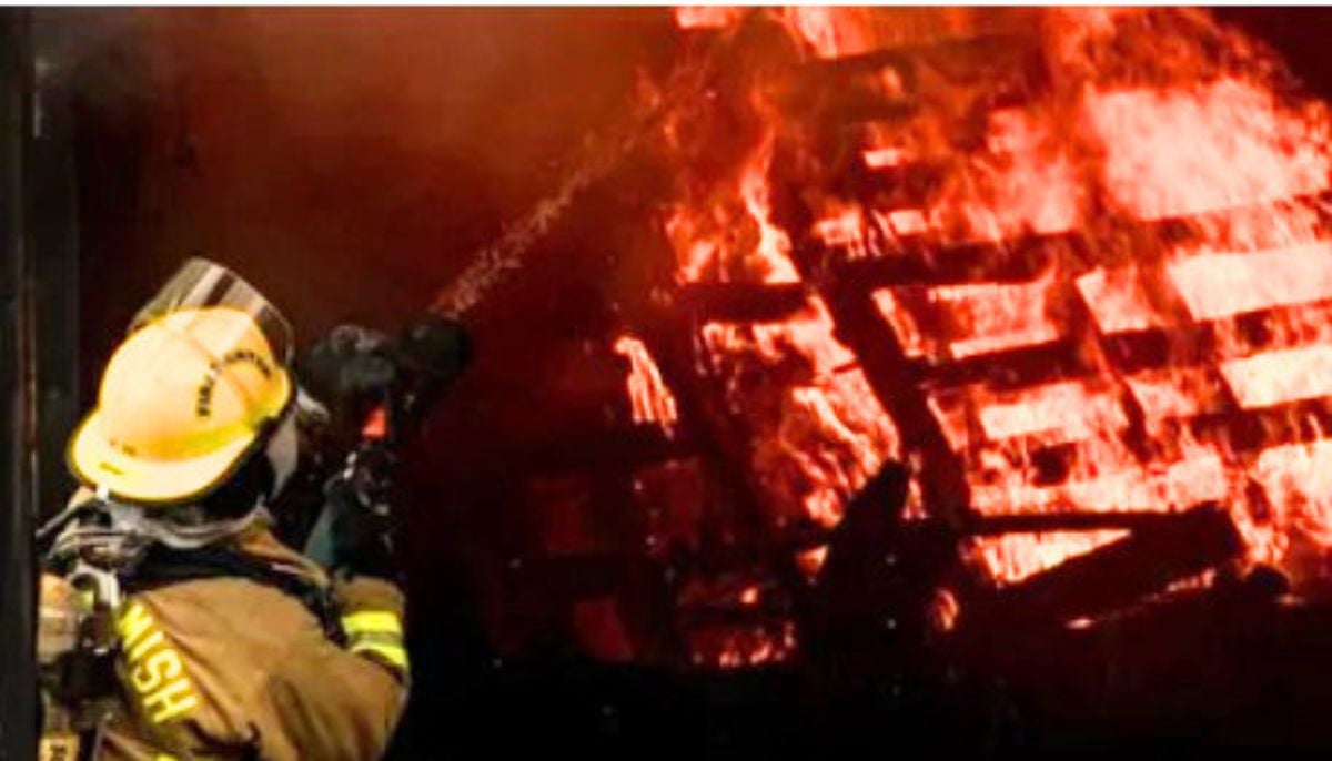 Huge fire breaks out in South Gate industrial area, Los Angeles County