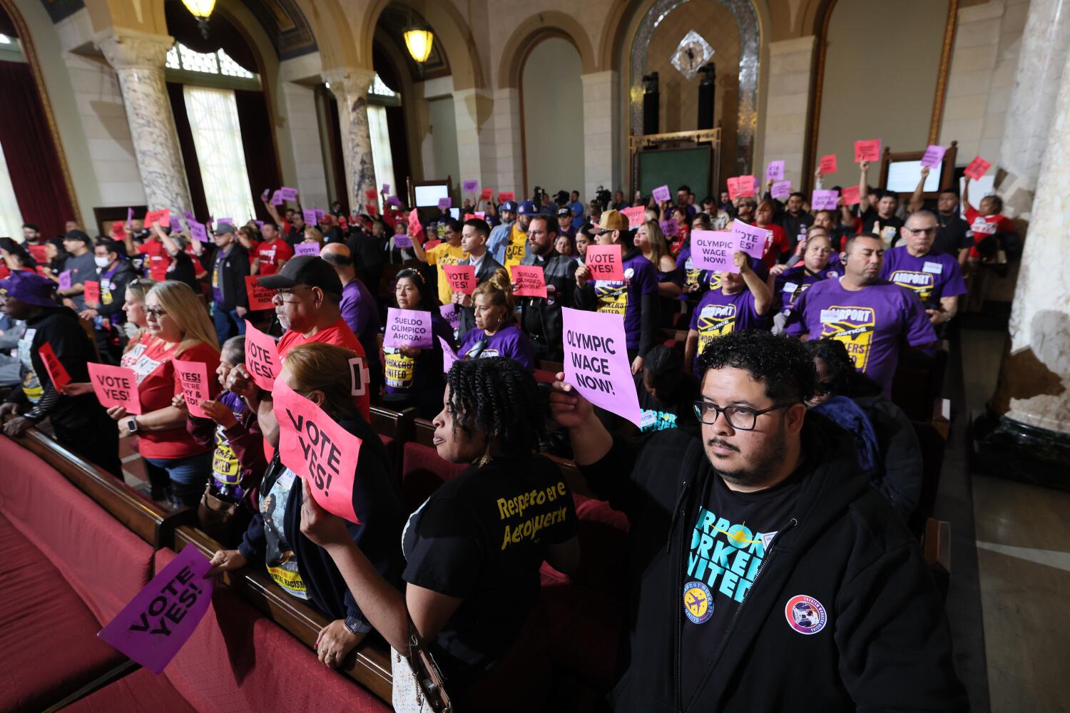 In deal with business leaders,  minimum wage for L.A. hotel and airport workers will be delayed