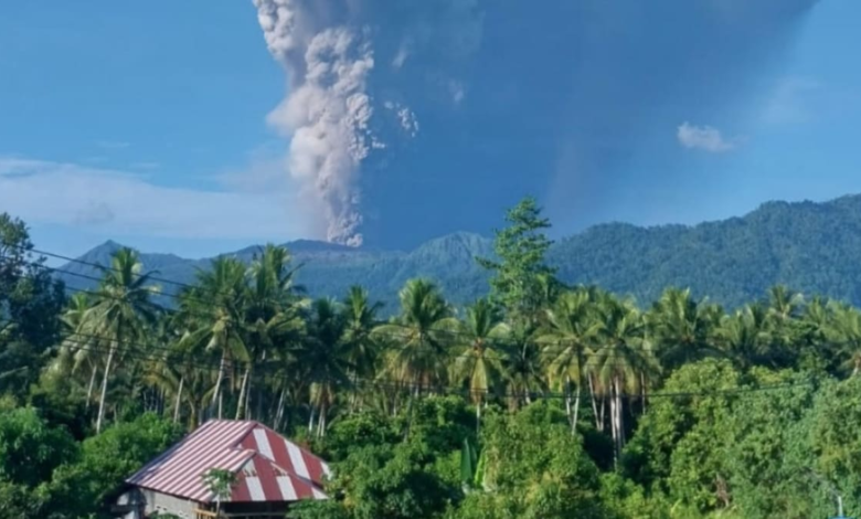 Indonesian rescuers search for missing hikers after Mount Dukono erupts