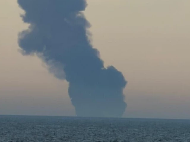 Iran will turn Gulf of Oman into ‘graveyard’ for ships if US doesn’t end blockade: military adviser | The Express Tribune