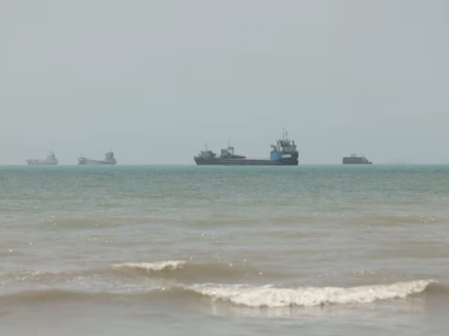 Iran’s Hormuz authority claims control of waters south of UAE port | The Express Tribune