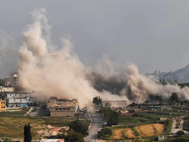 Israeli airstrikes kill 31, wound 40 in southern Lebanon | The Express Tribune