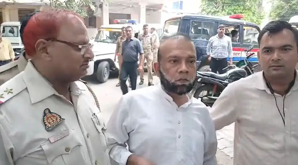Kanpur : करोड़ों के फर्जी लेनदेन का खुलास, बंगाल में छ�