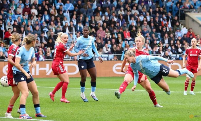 Knaak grabs late winner as Man City beat Liverpool to close on WSL title