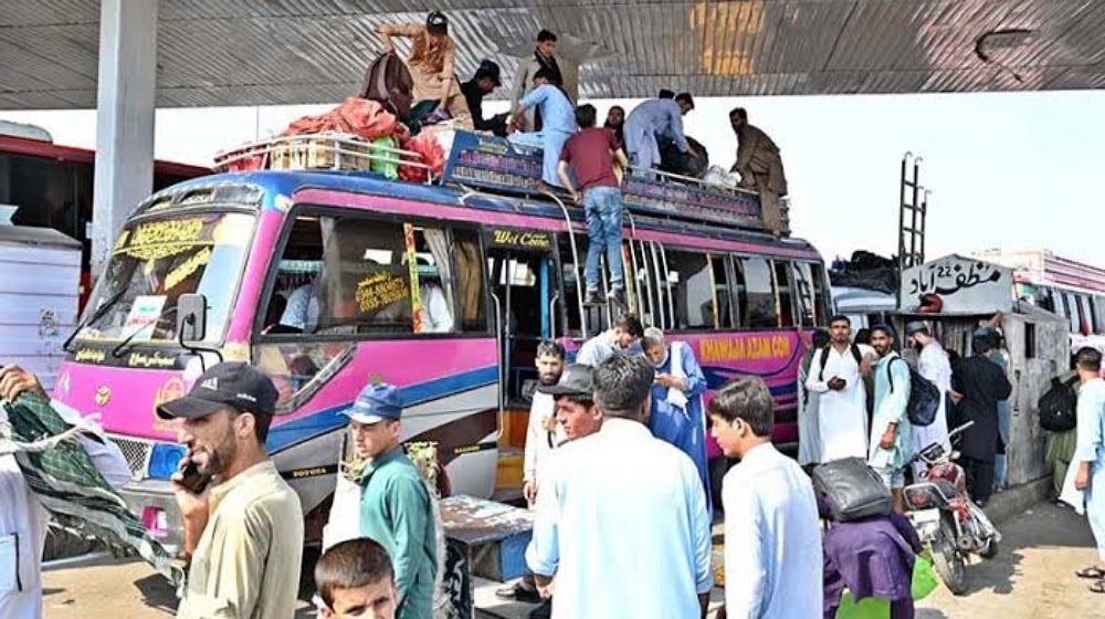 Lahore Seals Over 20 Bus Terminals in Crackdown on Overcharging