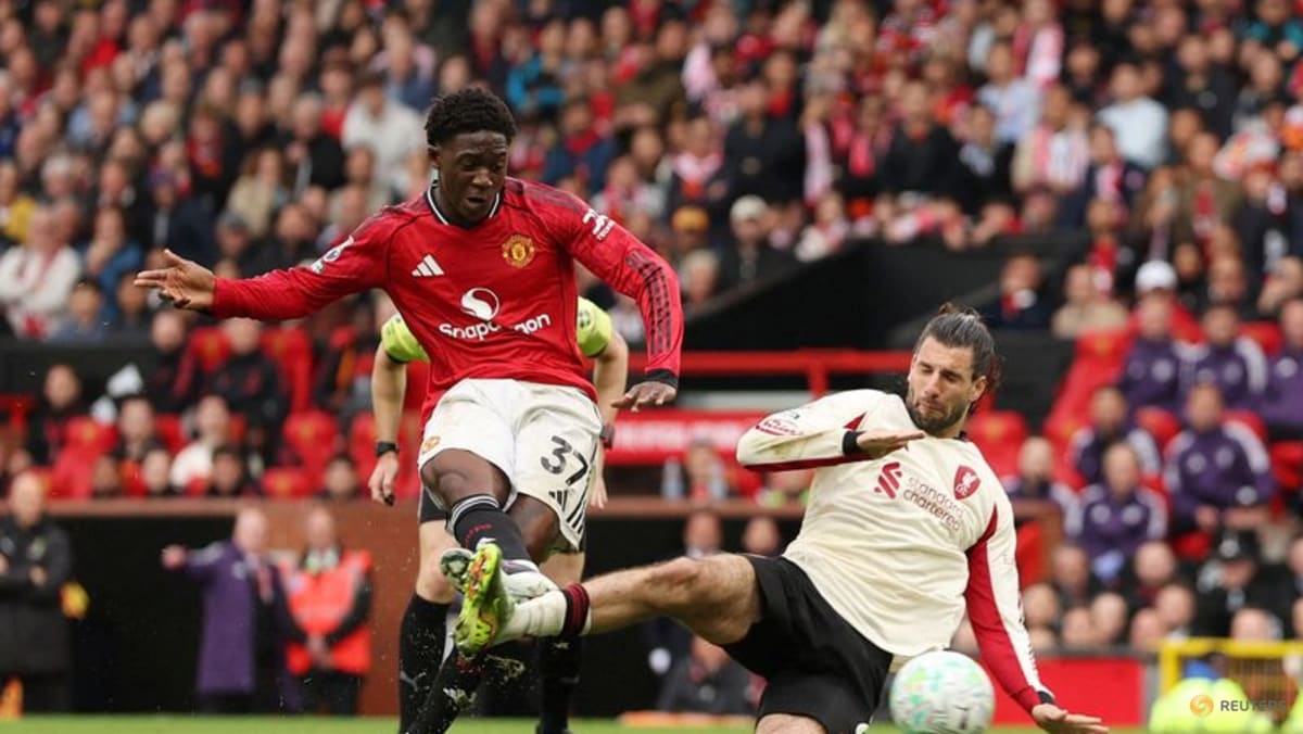 Late goal by Mainoo lifts Manchester United to 3-2 win over rivals Liverpool