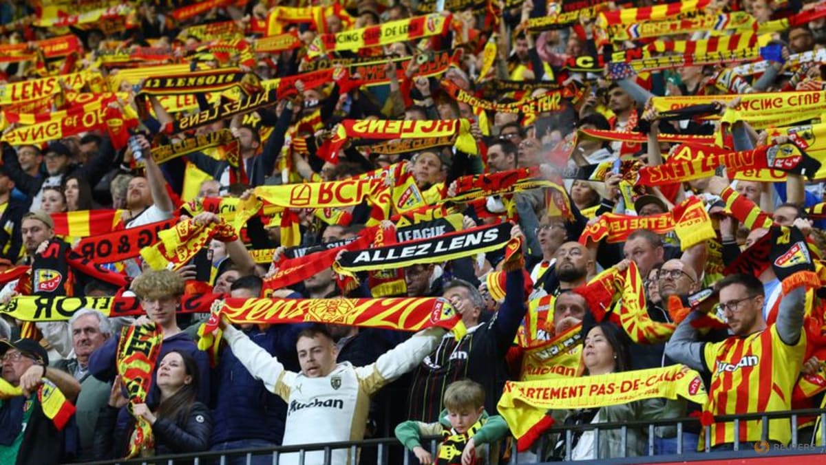 Lens keep title race alive and relegate Nantes thanks to teen debutant Mesloub