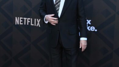 Martin Short Put on a Smile For His Documentary – Go Fug Yourself